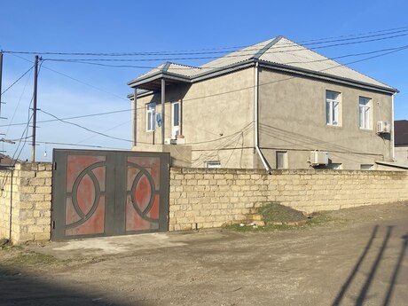 5 otaqlı həyət evi/bağ evi - Saray q. - 200 m²