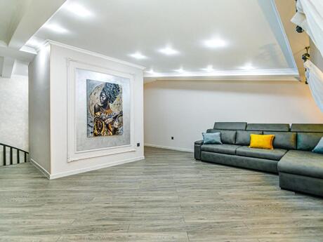 7 otaqlı yeni tikili - Bayıl q. - 210 m²