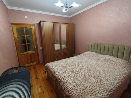 3 otaqlı köhnə tikili - Bakıxanov q. - 75 m²