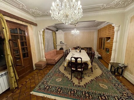 4 otaqlı köhnə tikili - Azadlıq Prospekti m. - 110 m²