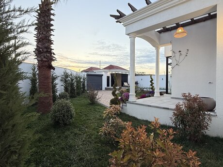 4 otaqlı həyət evi/bağ evi - Mərdəkan q. - 200 m²