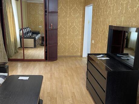 1-комн. вторичка - м. Элмляр Академиясы - 30 м²