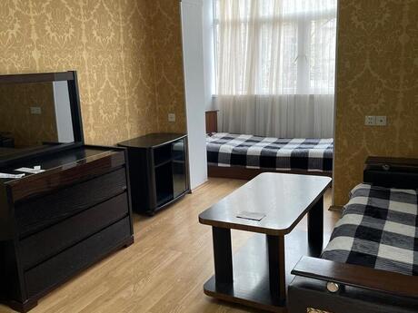 1-комн. вторичка - м. Элмляр Академиясы - 30 м²