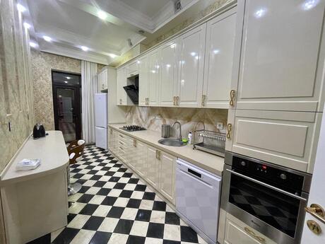 3 otaqlı yeni tikili - 28 May m. - 127 m²