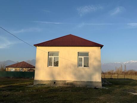 3 otaqlı həyət evi/bağ evi - Oğuz - 47.4 m²