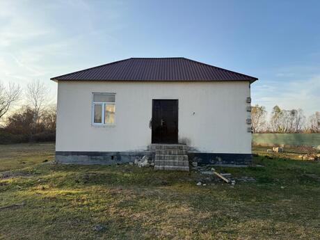 3 otaqlı həyət evi/bağ evi - Oğuz - 47.4 m²