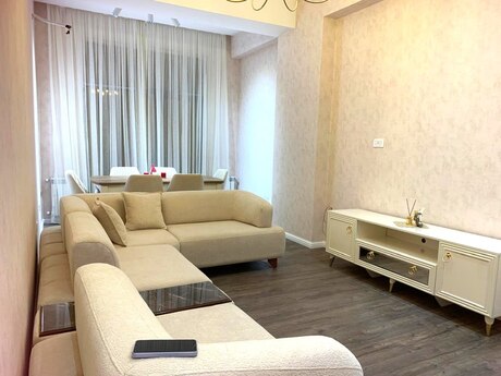 2-комн. новостройка - м. 28 мая - 67 м²