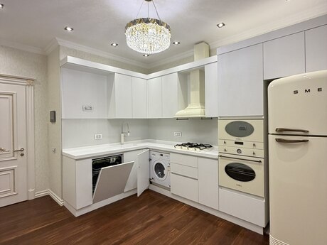 4 otaqlı yeni tikili - 8 Noyabr m. - 178 m²