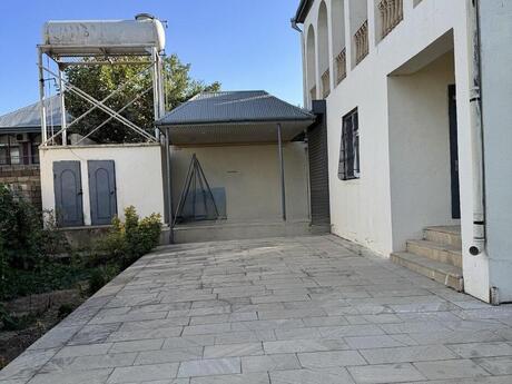 6 otaqlı həyət evi/bağ evi - Novxanı q. - 170 m²