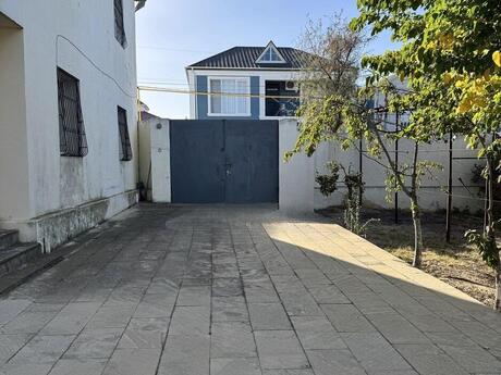 6 otaqlı həyət evi/bağ evi - Novxanı q. - 170 m²