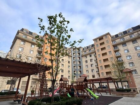 5 otaqlı yeni tikili - Ağ şəhər q. - 204 m²