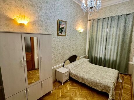 Elan №6068996 - Bakı, Sahil m., 3 otaqlı, 140 m², 2/4 mərtəbə