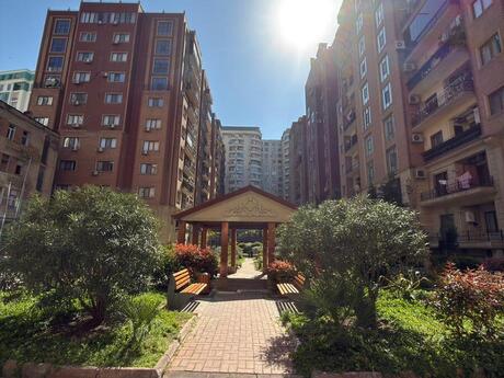 Elan №6069040 - Bakı, Gənclik m., 4 otaqlı, 220 m², 11/14 mərtəbə