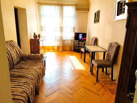 2 otaqlı köhnə tikili - 28 May m. - 60 m²