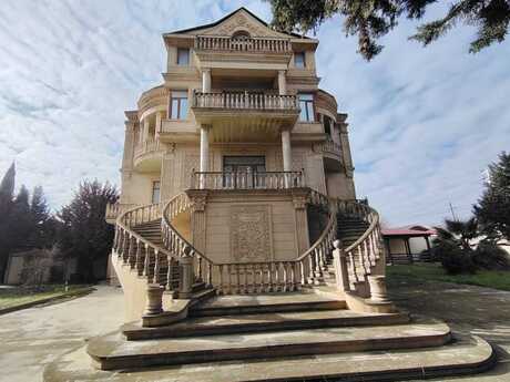 8 otaqlı həyət evi/bağ evi - Buzovna q. - 350 m²