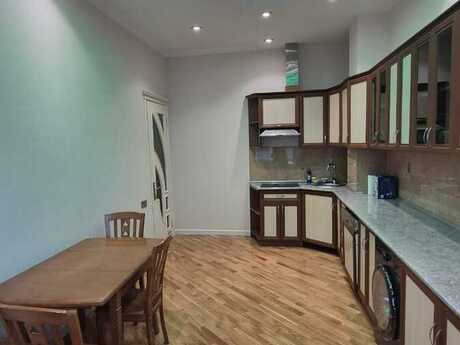 4 otaqlı yeni tikili - 28 May m. - 200 m²