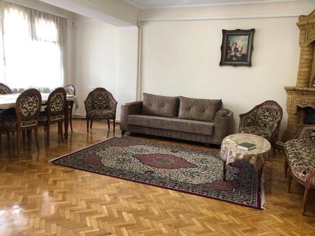 3 otaqlı köhnə tikili - 28 May m. - 90 m²