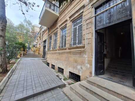4 otaqlı köhnə tikili - İçəri Şəhər m. - 80 m²
