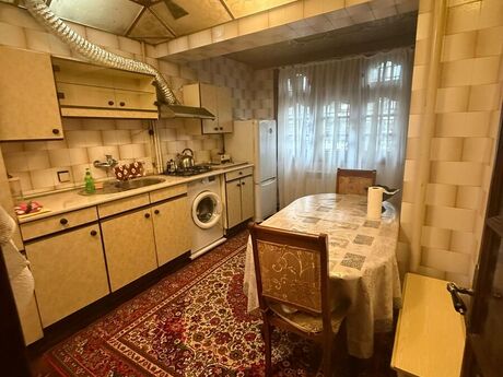 4 otaqlı köhnə tikili - Azadlıq Prospekti m. - 120 m²