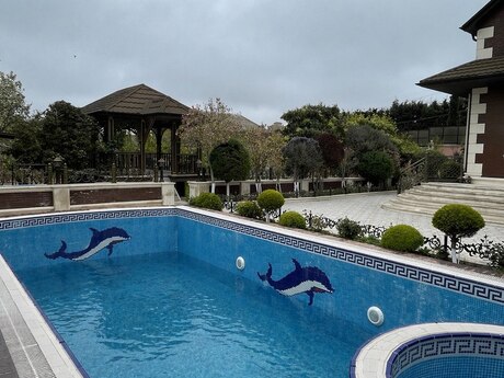 6 otaqlı həyət evi/bağ evi - Novxanı q. - 300 m²