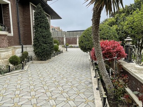 6 otaqlı həyət evi/bağ evi - Novxanı q. - 300 m²