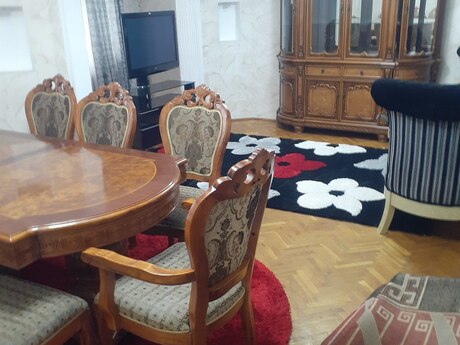 4 otaqlı köhnə tikili - Azadlıq Prospekti m. - 110 m²