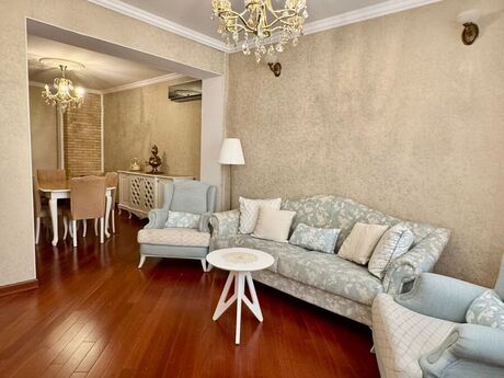 2 otaqlı köhnə tikili - 28 May m. - 70 m²