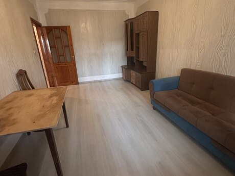 2 otaqlı köhnə tikili - 8-ci mikrorayon q. - 65 m²