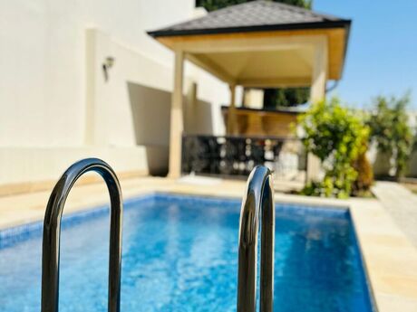 4 otaqlı həyət evi/bağ evi - Şüvəlan q. - 180 m²