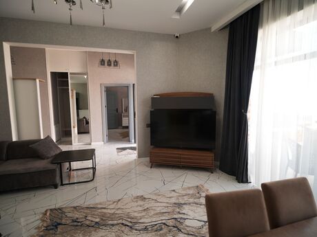 4 otaqlı həyət evi/bağ evi - Mərdəkan q. - 220 m²