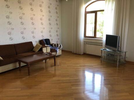 5 otaqlı həyət evi/bağ evi - Novxanı q. - 250 m²
