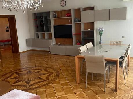 4 otaqlı yeni tikili - 28 May m. - 200 m²