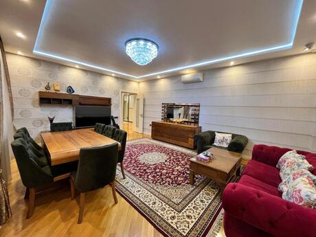 4 otaqlı yeni tikili - Şah İsmayıl Xətai m. - 200 m²