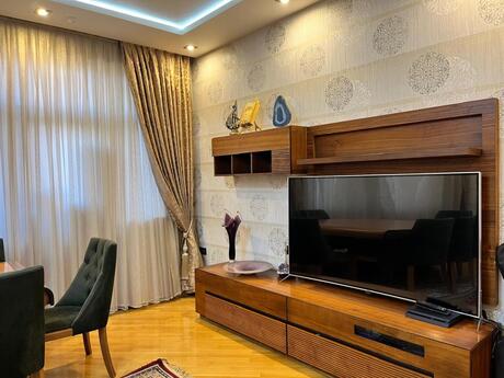 4 otaqlı yeni tikili - Şah İsmayıl Xətai m. - 200 m²