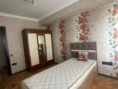 4 otaqlı köhnə tikili - 28 May m. - 120 m²