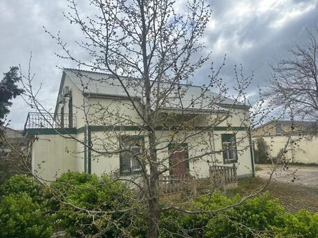 8 otaqlı həyət evi/bağ evi - Novxanı q. - 230 m²