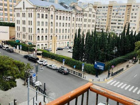 2 otaqlı köhnə tikili - 28 May m. - 70 m²