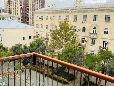 Elan №6070091 - Bakı, 28 May m., 2 otaqlı, 70 m², 5/5 mərtəbə