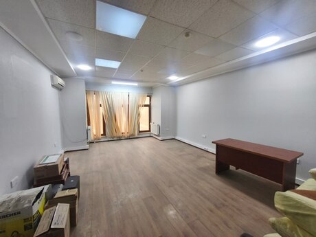 5 otaqlı ofis - İnşaatçılar m. - 280 m²