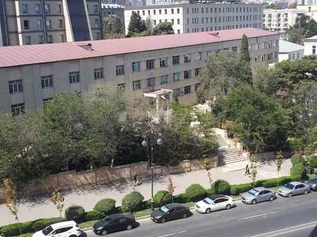 4 otaqlı köhnə tikili - Elmlər Akademiyası m. - 105 m²