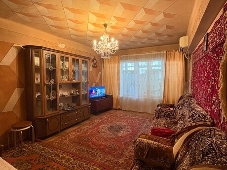 4 otaqlı köhnə tikili - Elmlər Akademiyası m. - 115 m²