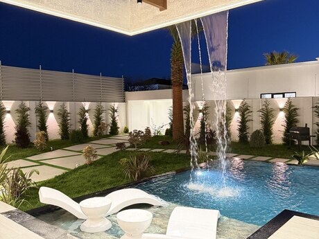 5 otaqlı həyət evi/bağ evi - Mərdəkan q. - 220 m²
