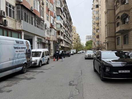 Obyekt - İnşaatçılar m. - 206 m²
