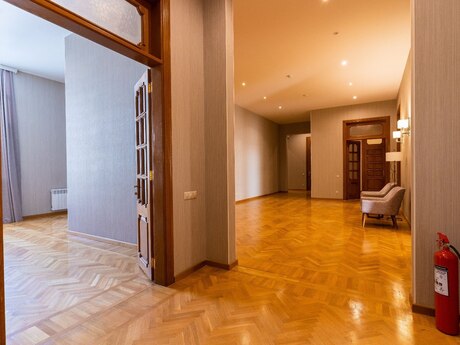 4 otaqlı köhnə tikili - İçəri Şəhər m. - 291 m²