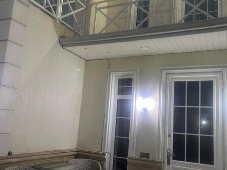 5 otaqlı həyət evi/bağ evi - Şüvəlan q. - 220 m²