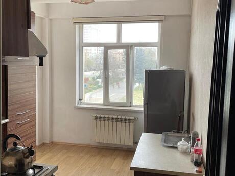 2 otaqlı köhnə tikili - Gənclik m. - 70 m²
