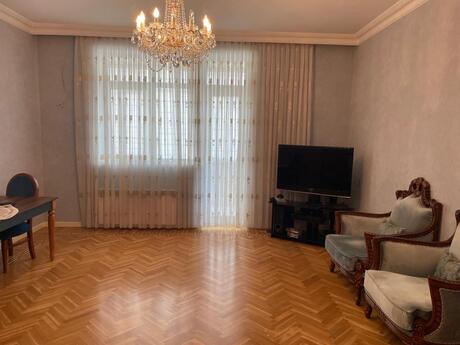 6 otaqlı yeni tikili - Ağ şəhər q. - 300 m²