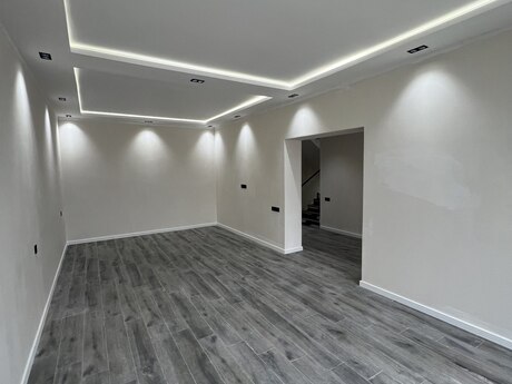 4 otaqlı həyət evi/bağ evi - Novxanı q. - 260 m²