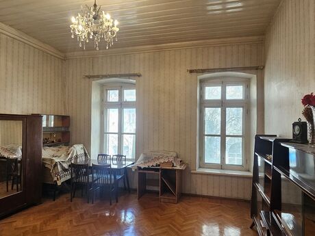 3-комн. вторичка - м. 28 мая - 80 м²