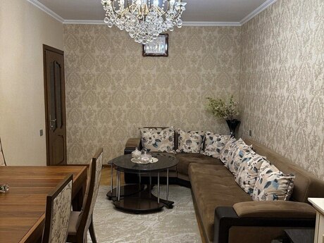 3 otaqlı köhnə tikili - 8 Noyabr m. - 87 m²